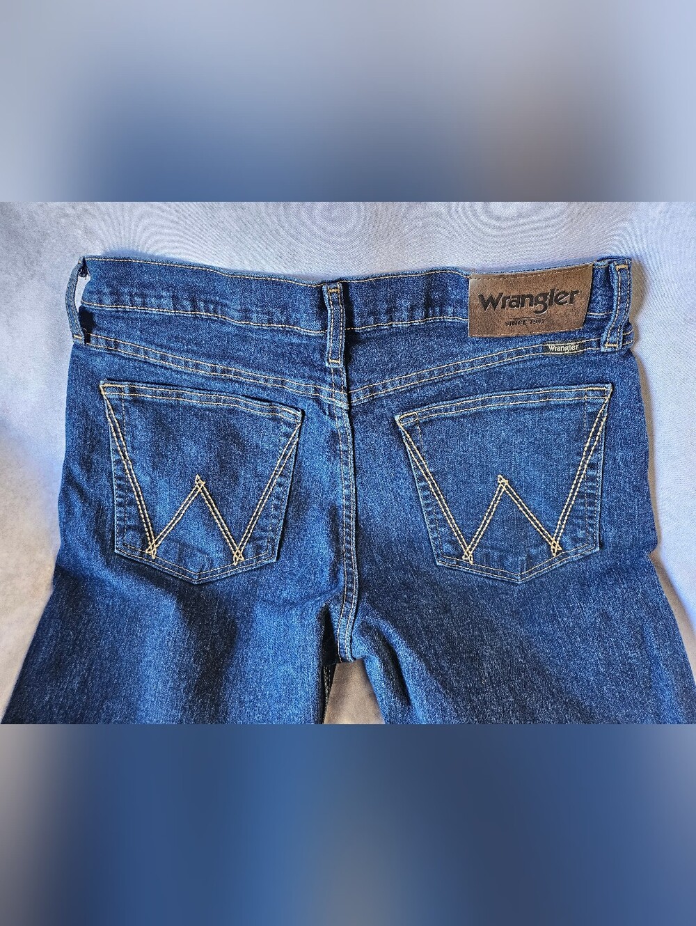LIKE-NEW MEN'S WRANGLER REGULAR FIT JEANS!